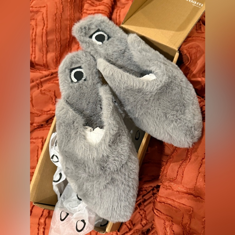 Sundown Gray Fuzzy Slippers Size 10 NEW